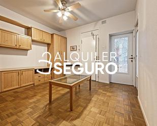 Sala d'estar de Pis de lloguer en  Madrid Capital amb Calefacció i Moblat
