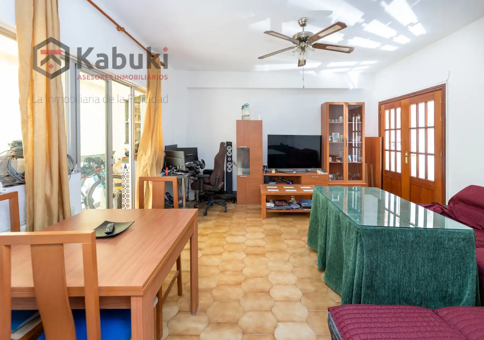 Flat with terrace for sale in Granada - avenida de cervantes 4