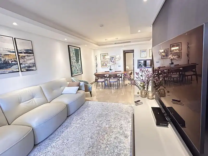 Sala de estar de Apartamento de alquiler en Estepona con Aire acondicionado, Terraza y Piscina