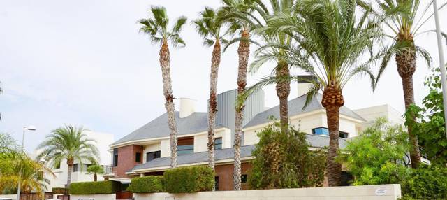 Casa-chalet en Venta en Enric Valor en Alicante Golf