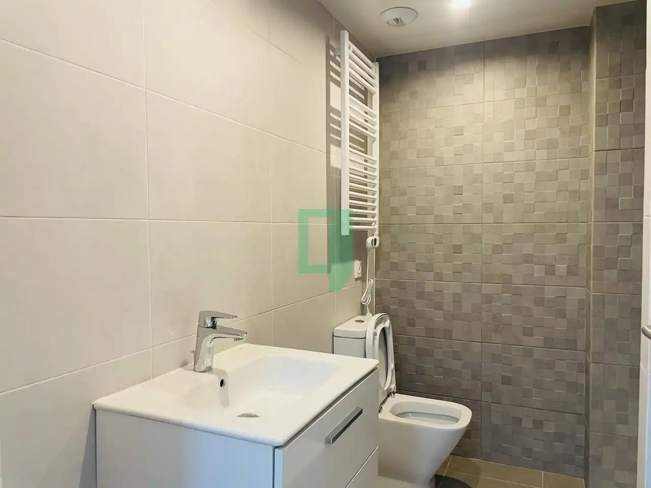 Badezimmer von Maisonette zum Verkauf in Badalona mit Klimaanlage