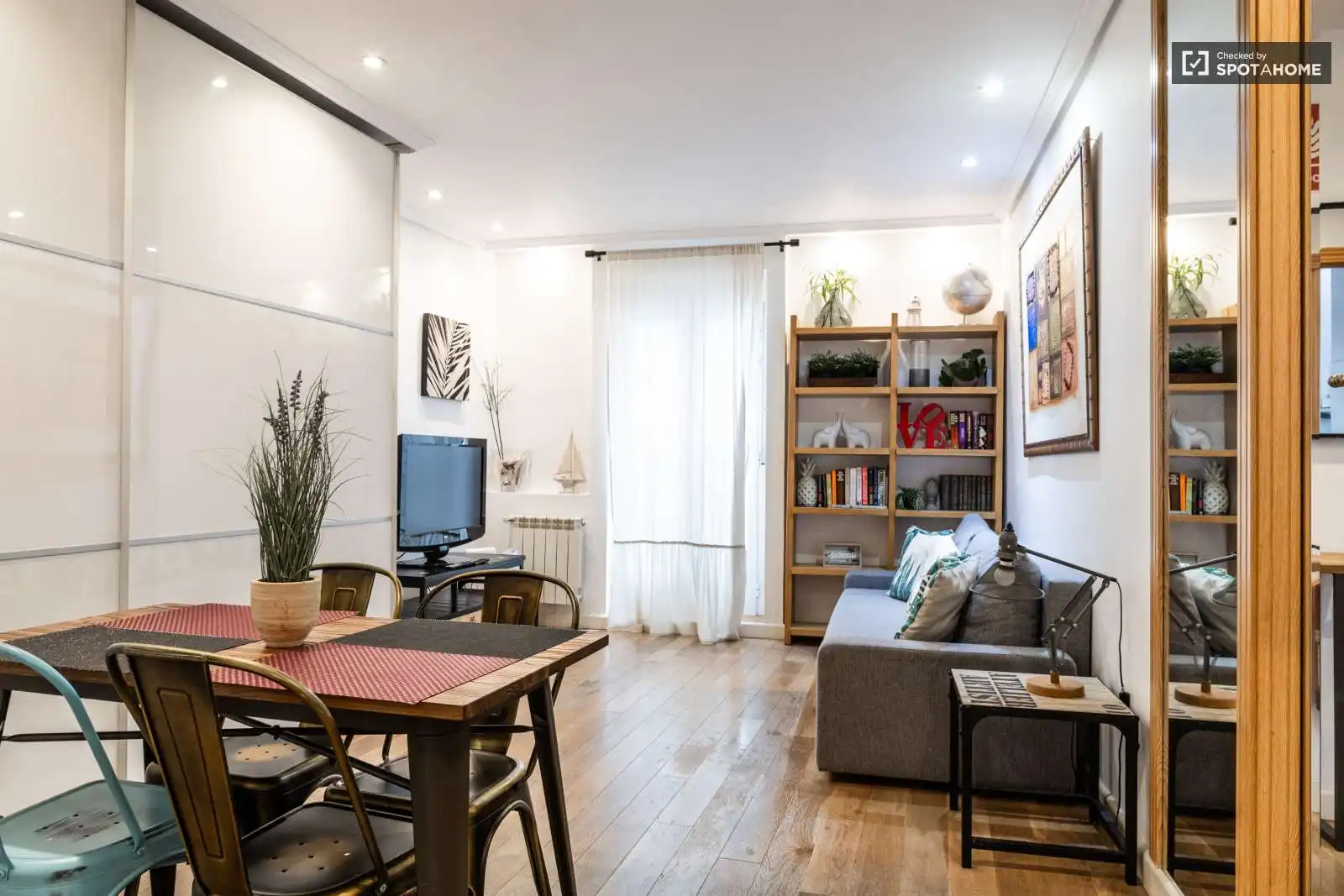 Sala de estar de Apartamento para compartir en  Madrid Capital con Aire acondicionado, Calefacción y Terraza