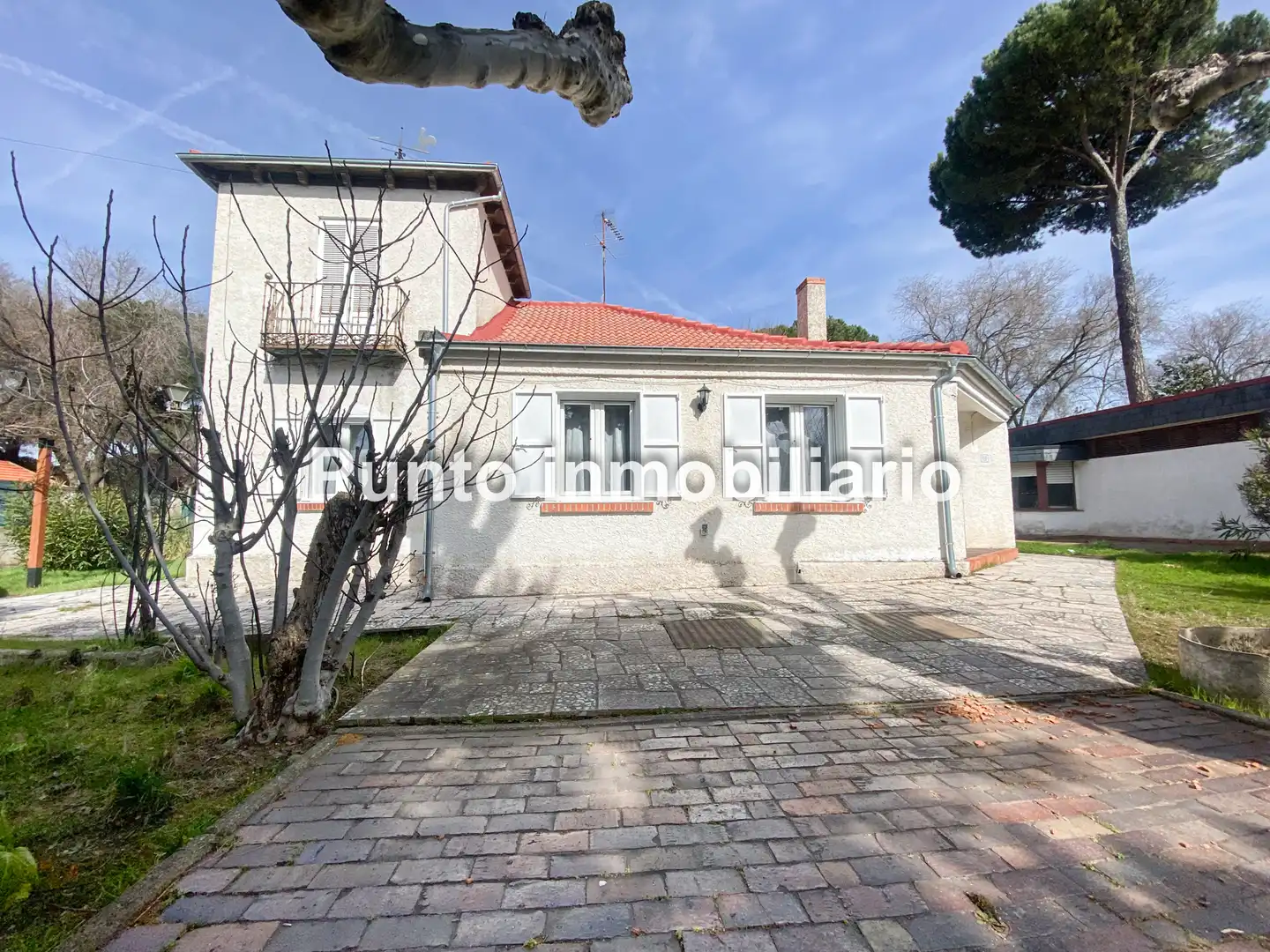 Vista exterior de Casa o xalet en venda en Valladolid amb Jardí privat i Terrassa