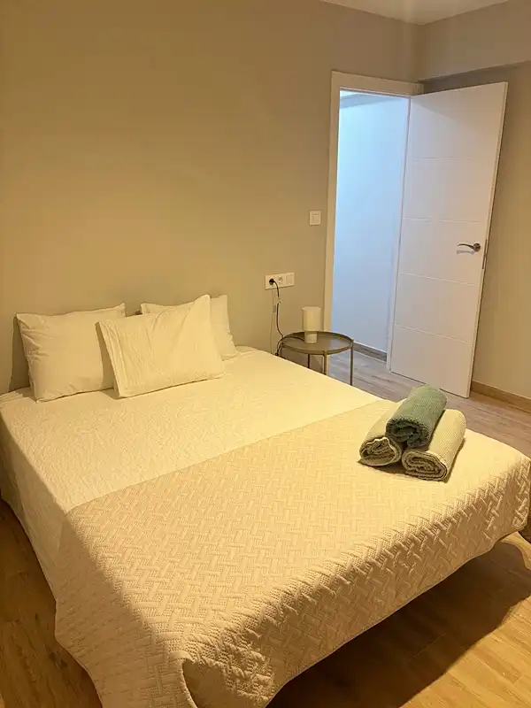 Habitación de Piso de alquiler en A Coruña Capital  con Calefacción, Terraza y Amueblado