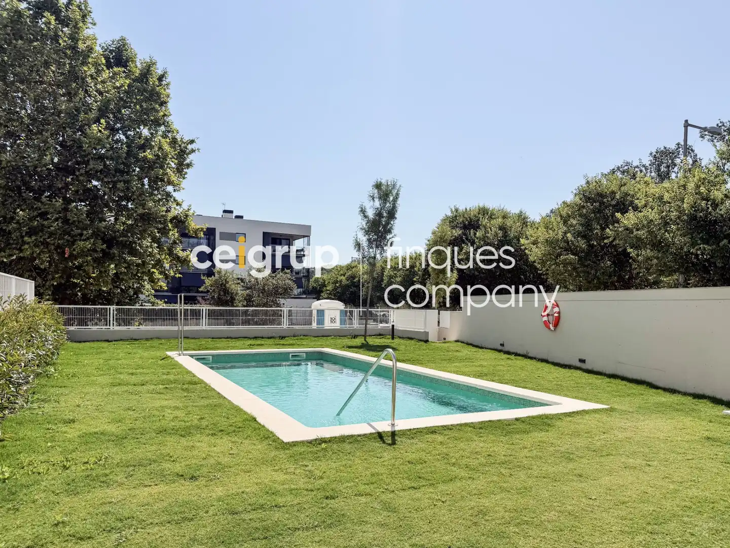 Piscina de Planta baixa en venda en Girona amb Calefacció, Terrassa i Traster