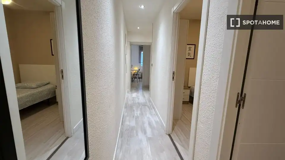 Flat for rent in Madrid  with Air Conditioner, Heating and Furnished