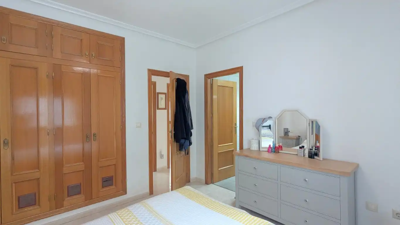 Habitación de Casa o chalet en venta en Bigastro con Microondas y Balcón