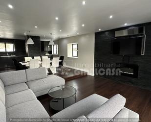 Living room of House or chalet for sale in Vélez-Málaga  with Air Conditioner, Parquet flooring and Terrace