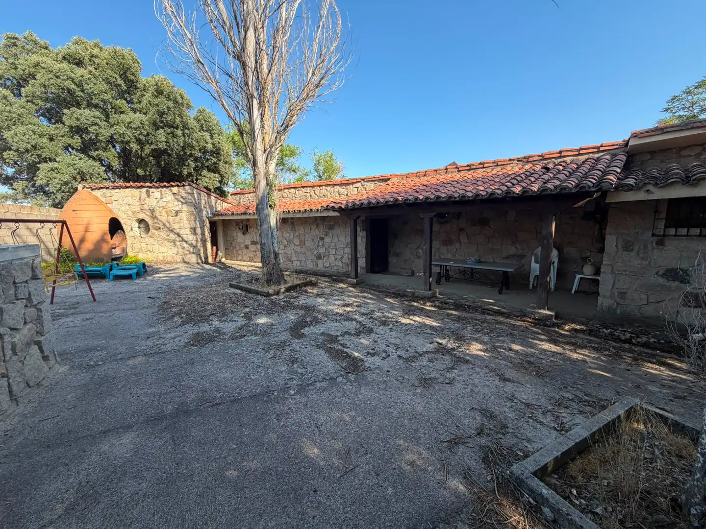 Vista exterior de Casa o xalet en venda en Muñana amb Calefacció, Jardí privat i Piscina