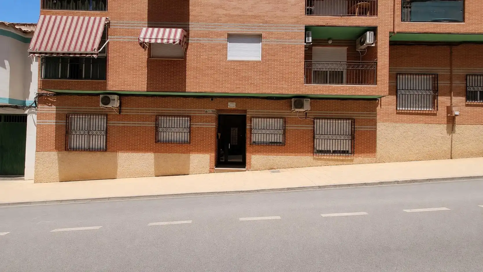 Außenansicht von Wohnung zum Verkauf in Abarán mit Klimaanlage, Terrasse und Möbliert
