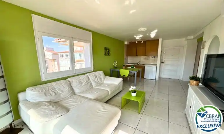 Sala d'estar de Apartament en venda en Roses amb Calefacció i Moblat
