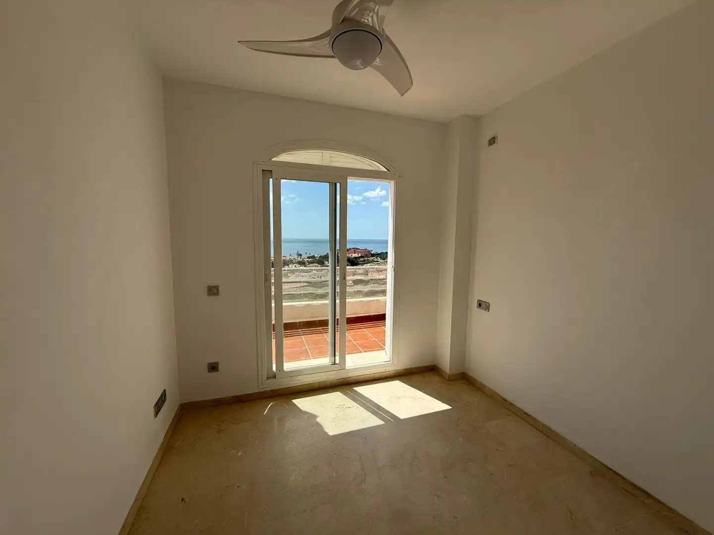 Terraza de Ático en venta en Manilva con Calefacción, Terraza y Trastero