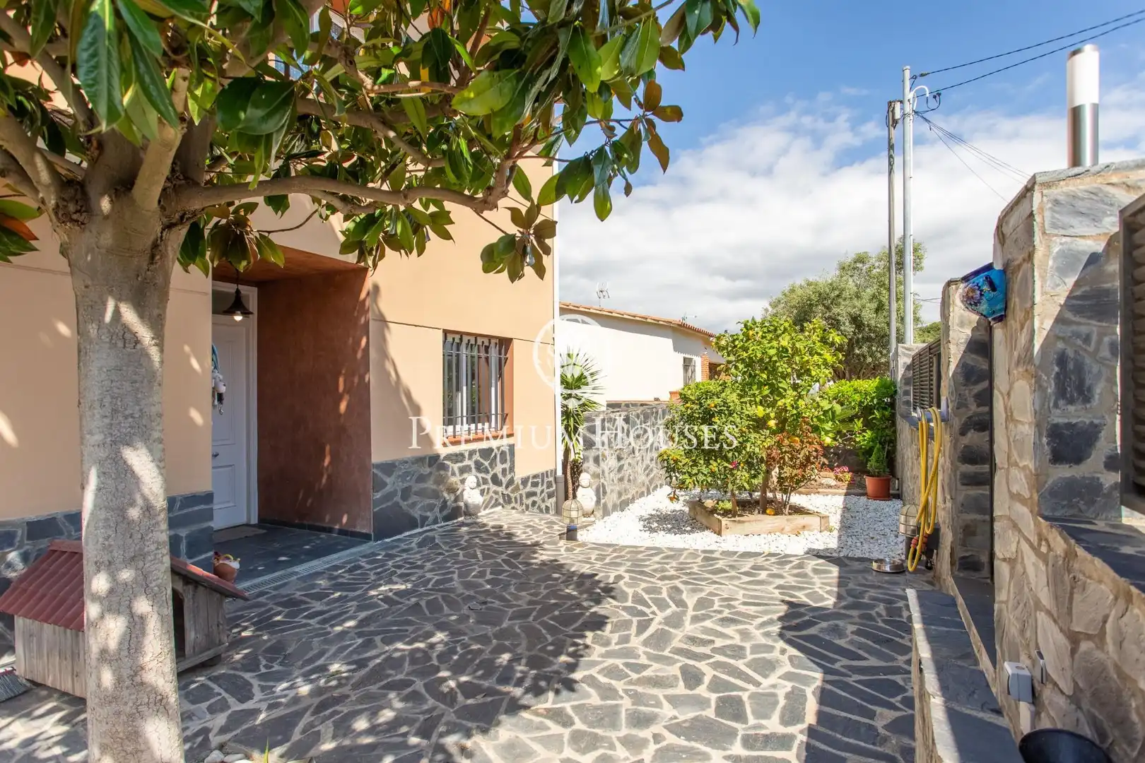 Vista exterior de Casa o xalet en venda en Arenys de Mar amb Calefacció, Jardí privat i Terrassa
