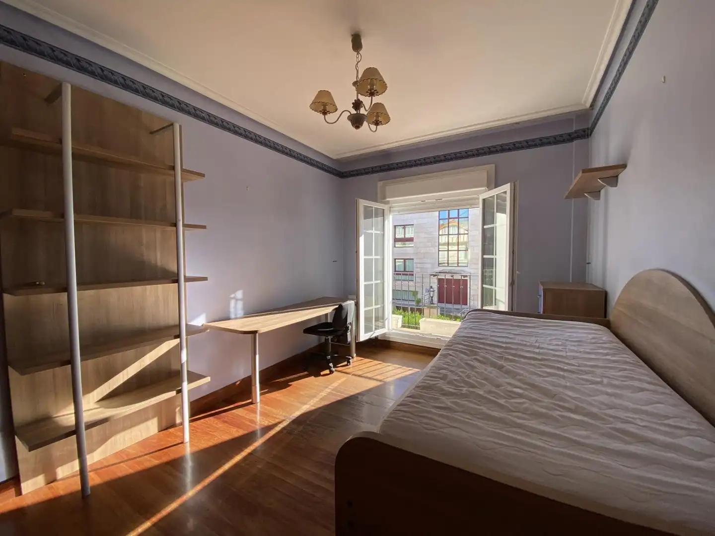 Habitación de Casa adosada en venta en Loiu con Calefacción, Jardín privado y Terraza