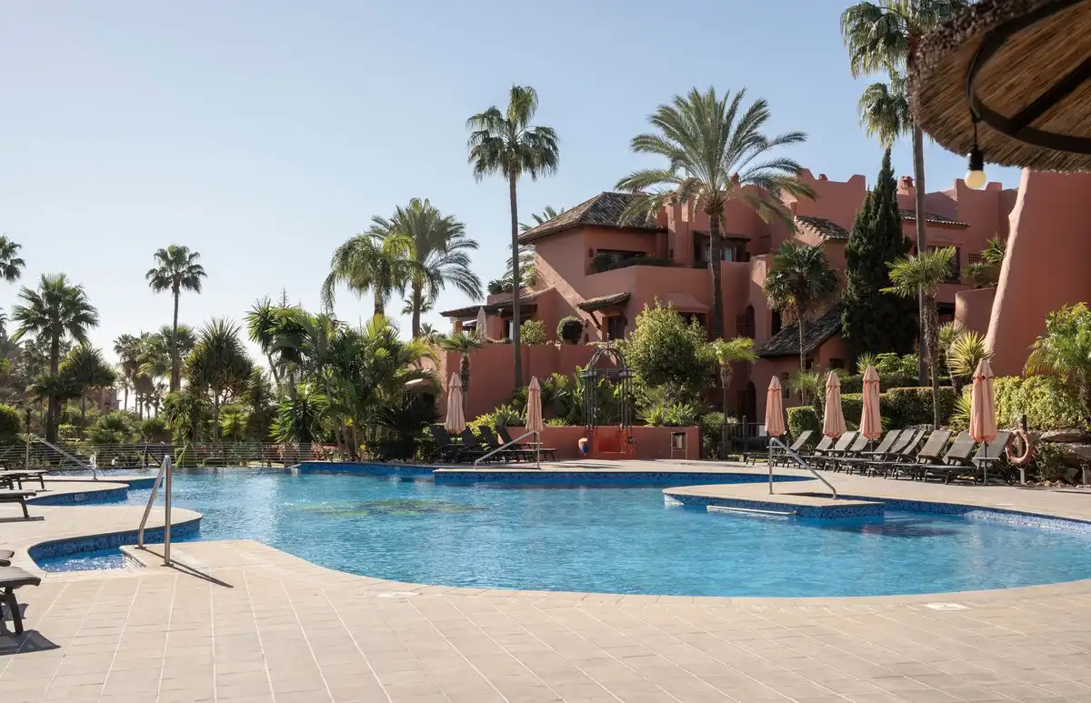 Vivienda con piscina en venta en Selwo