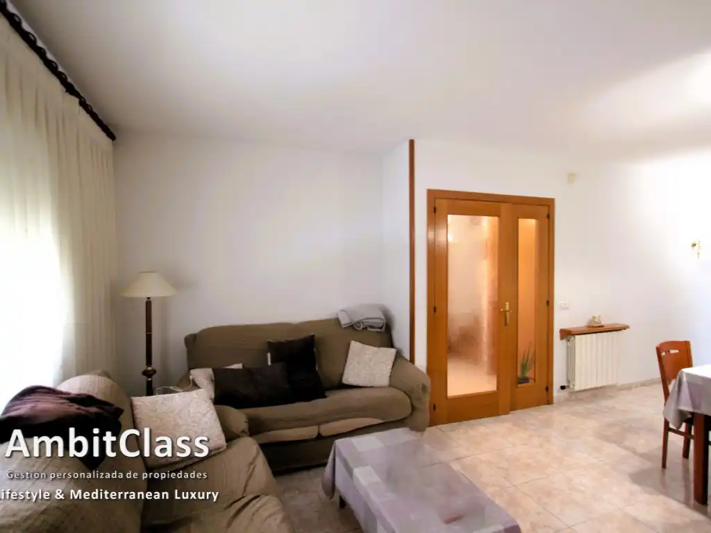 Sala d'estar de Casa adosada en venda en Centelles amb Calefacció, Jardí privat i Terrassa