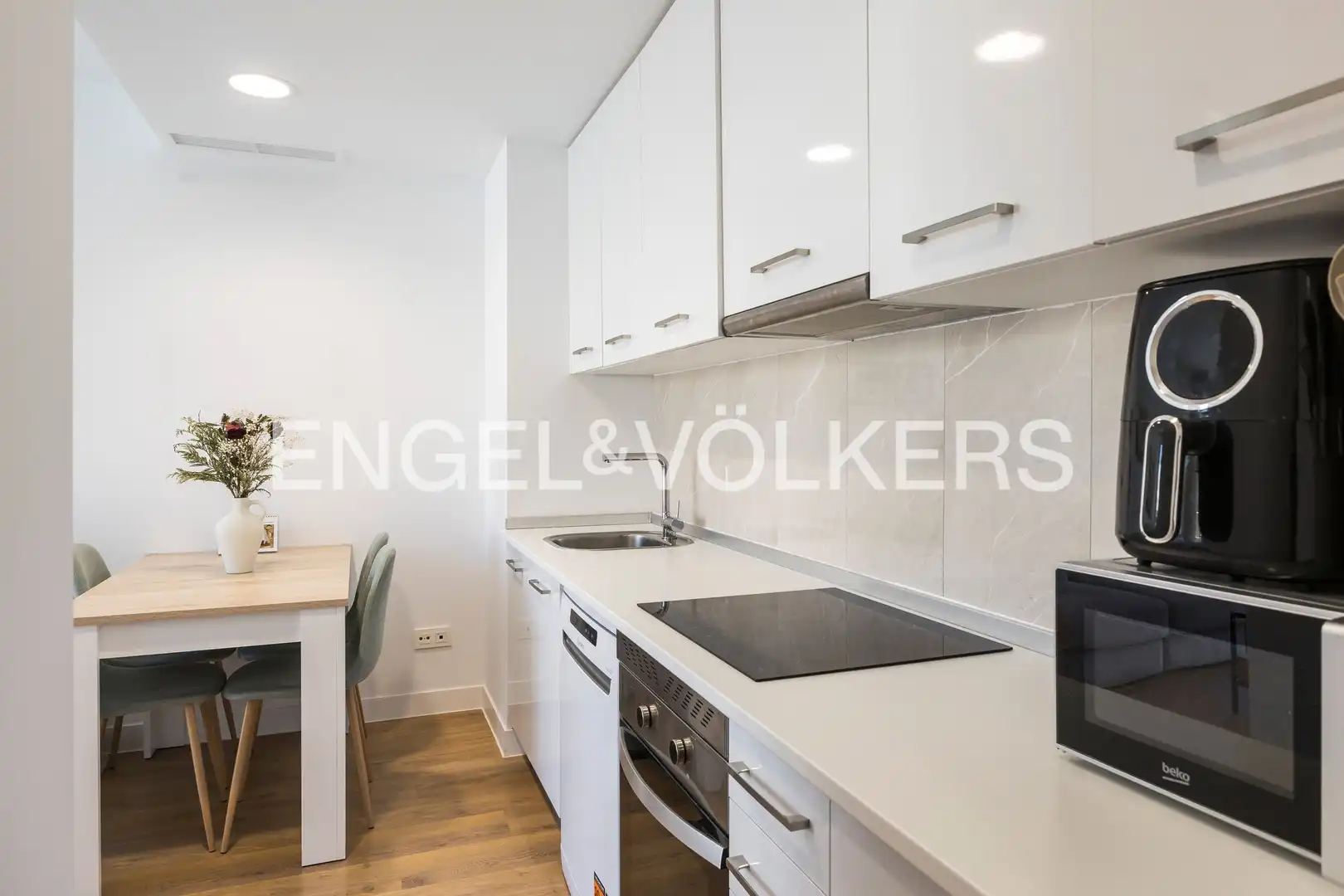 Kitchen of Flat for rent in San Sebastián de los Reyes  with Air Conditioner, Heating and Terrace