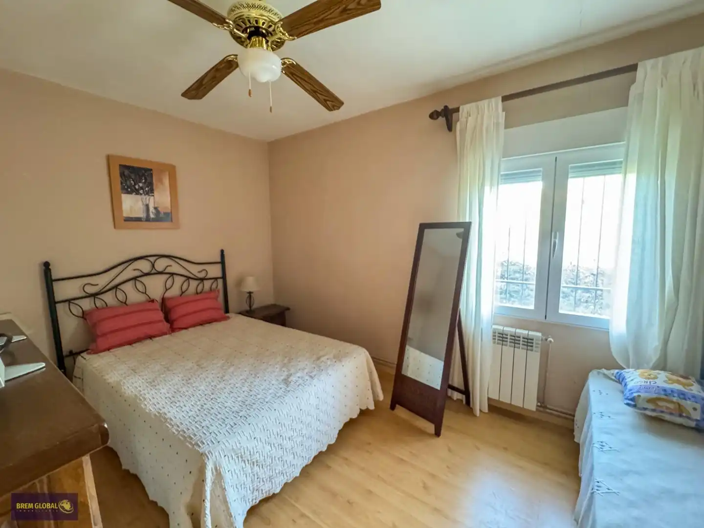 Dormitori de Casa o xalet en venda en La Cabrera amb Jardí privat, Terrassa i Traster