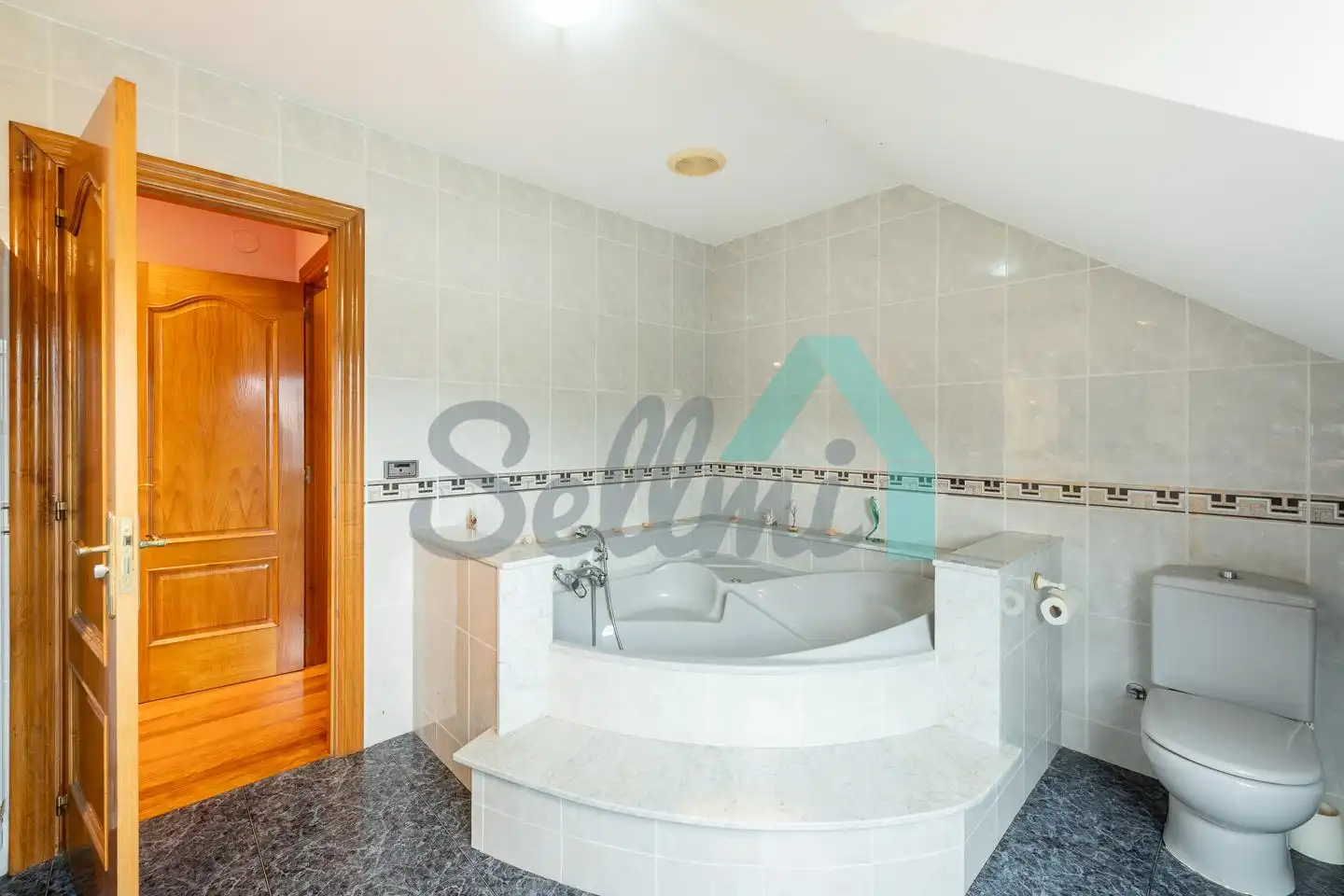 Baño de Casa adosada en venta en El Franco  con Calefacción, Jardín privado y Parquet