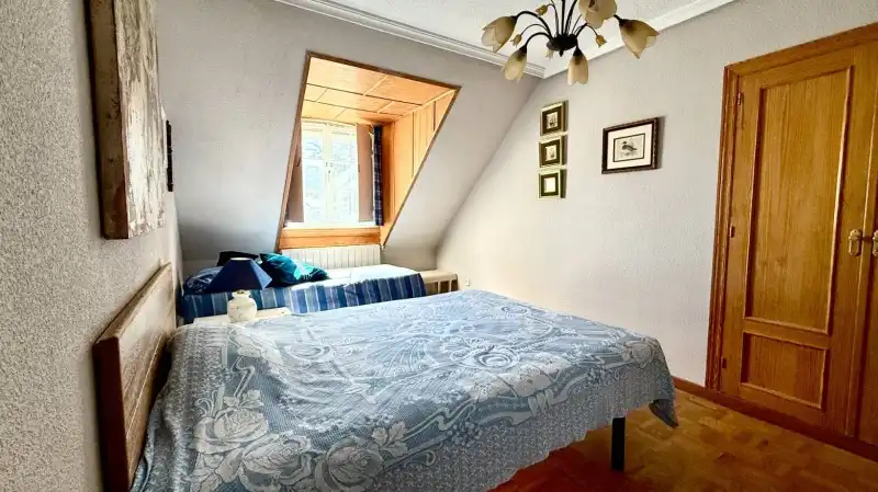 Dormitori de Casa o xalet en venda en El Espinar amb Calefacció, Jardí privat i Parquet
