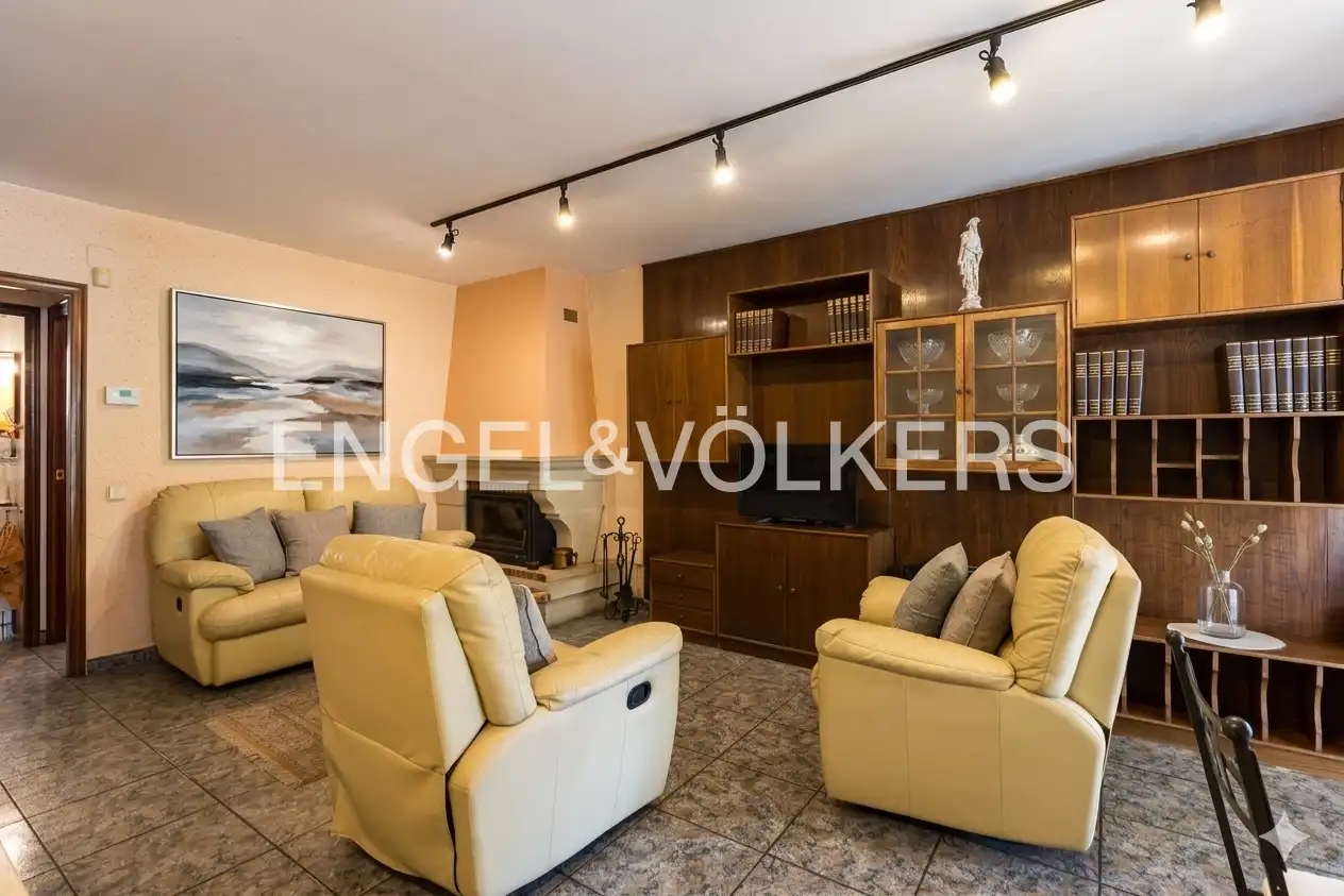 Living room of Houses for sale in Vilanova i la Geltrú  with Air Conditioner, Heating and Private garden