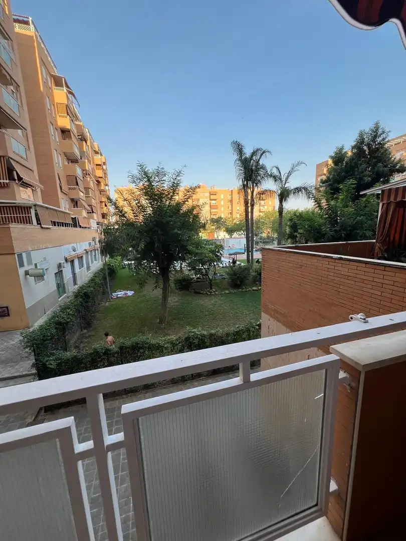 Vista exterior de Piso de alquiler en Sevilla con Aire acondicionado, Amueblado y Piscina comunitaria