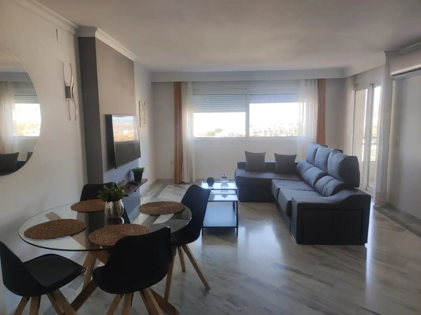 Living room of Flat for rent in Benalmádena  with Air Conditioner, Heating and Furnished