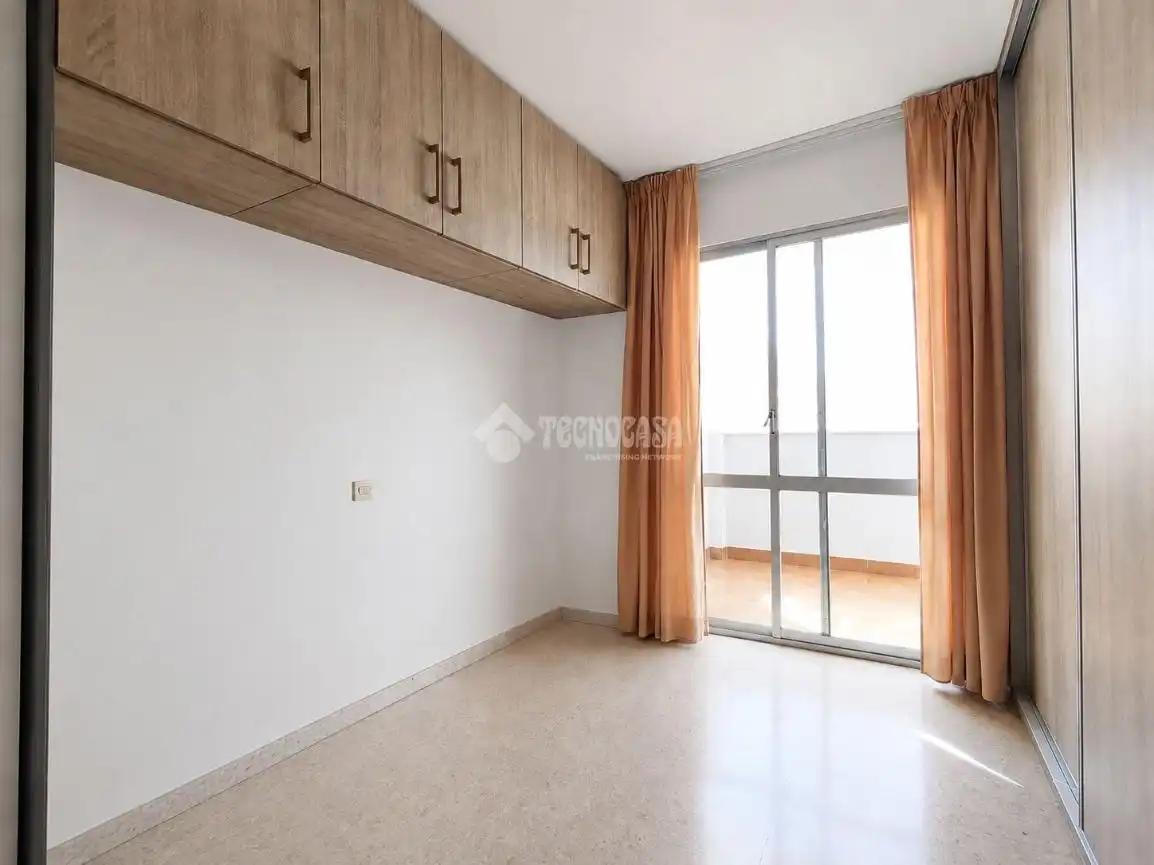 Bedroom of Flat for sale in Fuengirola