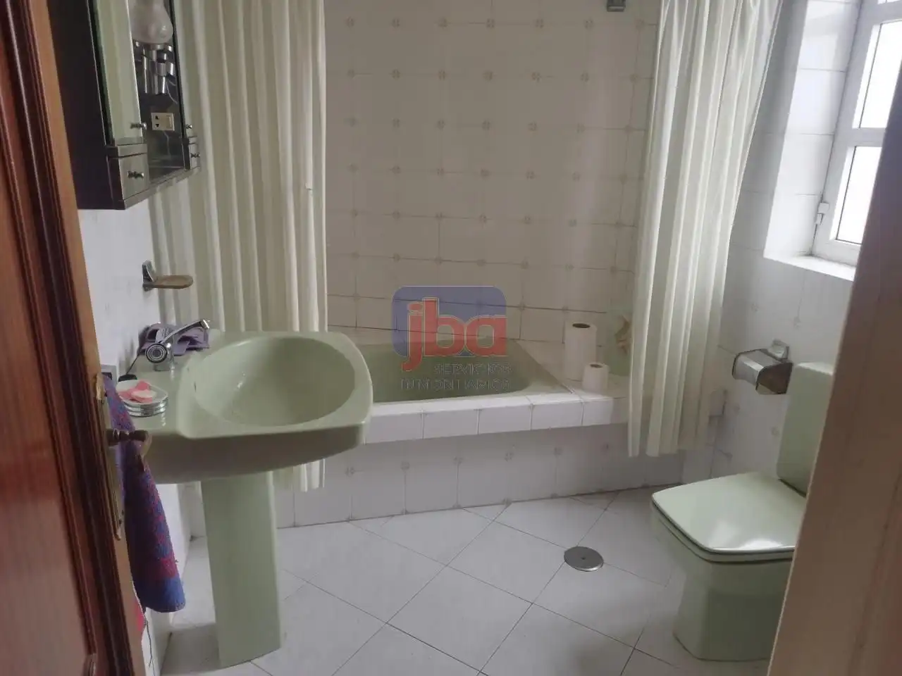 Bathroom of Houses for sale in Ourense Capital   with Heating, Private garden and Furnished