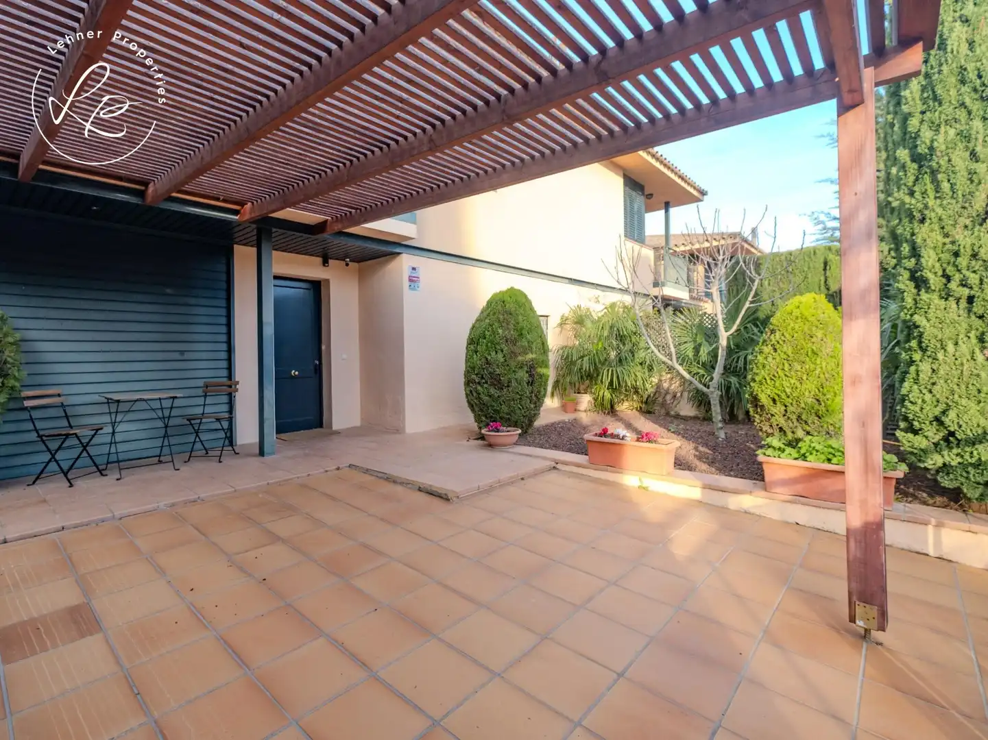Terraza de Casa adosada en venta en Navata con Calefacción, Jardín privado y Piscina