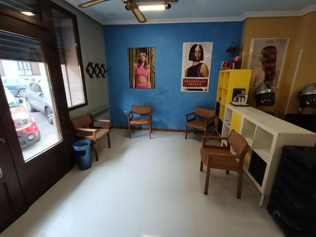 Wohnung zum Verkauf in Llanes mit Heizung, Terrasse und Abstellraum