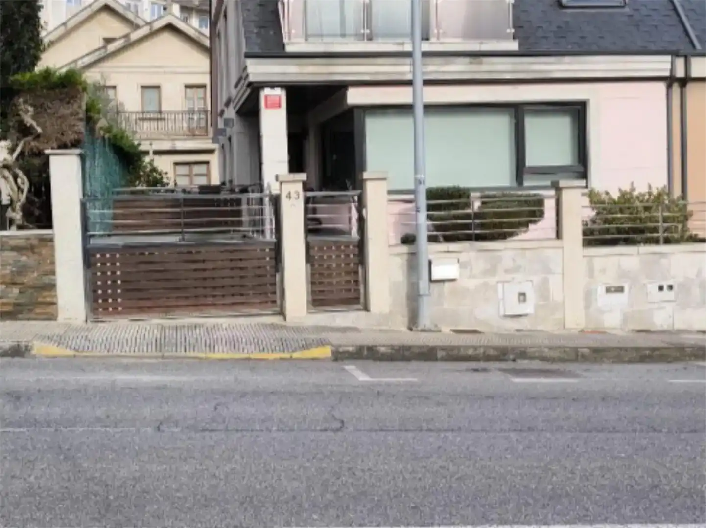 Vista exterior de Casa o xalet en venda en Lugo Capital amb Aire condicionat i Balcó