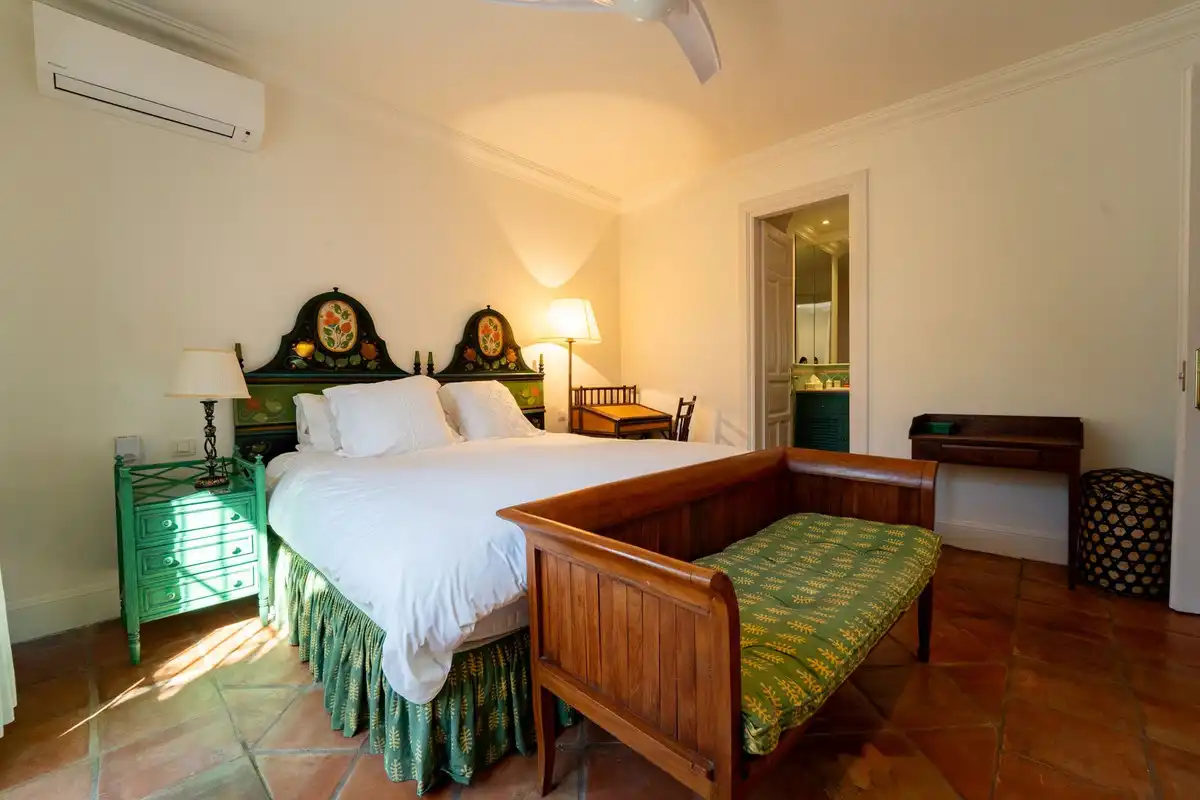 Habitación de Apartamento de alquiler en Benahavís con Aire acondicionado, Jardín privado y Terraza