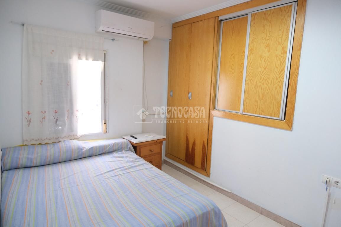 Bedroom of Flat for sale in  Sevilla Capital  with Air Conditioner