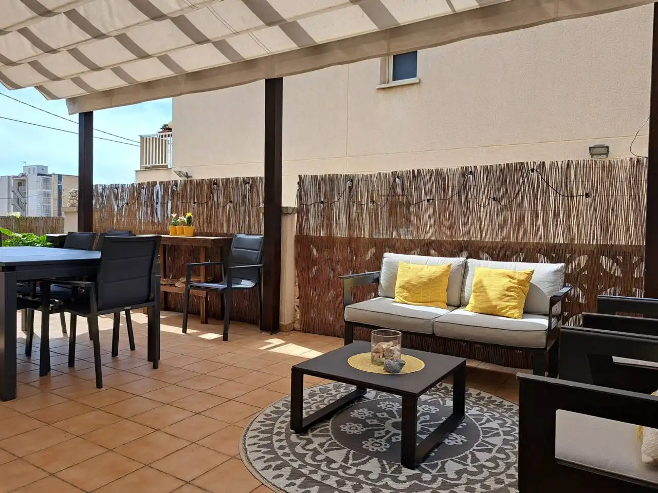 Terrasse von Haus oder Chalet zur Miete in Vilanova i la Geltrú mit Klimaanlage, Heizung und Privatgarten