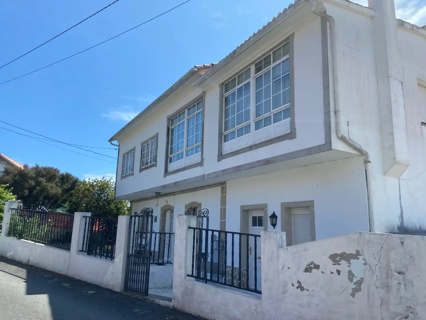 Vista exterior de Casa o xalet en venda en A Pobra do Caramiñal amb Calefacció, Jardí privat i Parquet