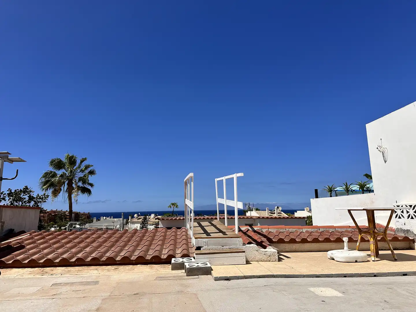 Außenansicht von Einfamilien-Reihenhaus zur Miete in Arona mit Terrasse, Möbliert und Ofen