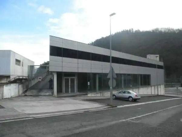Außenansicht von Fabrikhallen zum Verkauf in Azkoitia