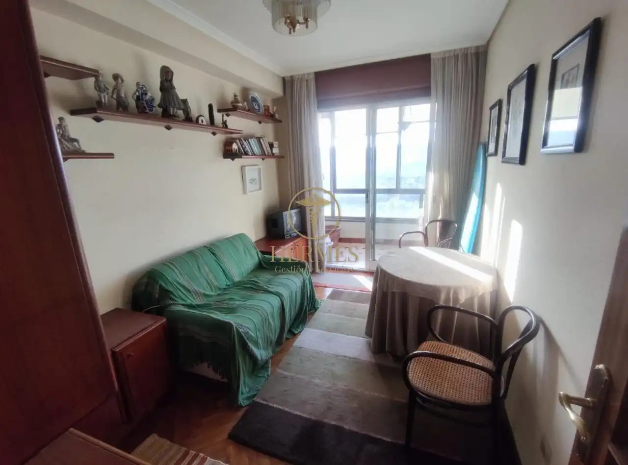 Sala de estar de Piso en venta en Vigo  con Calefacción, Parquet y Terraza