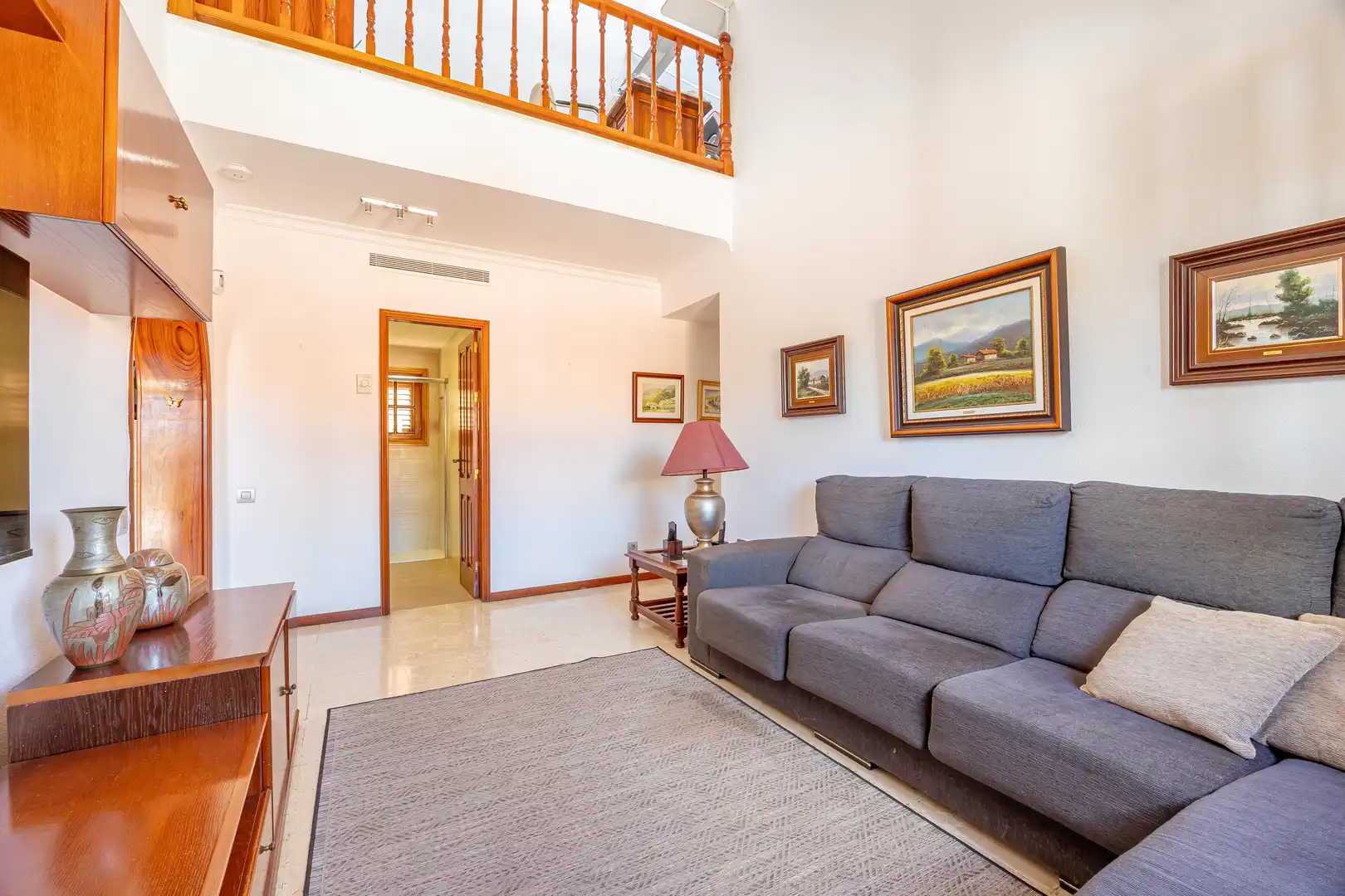 Sala d'estar de Casa o xalet en venda en Las Palmas de Gran Canaria amb Aire condicionat, Jardí privat i Terrassa