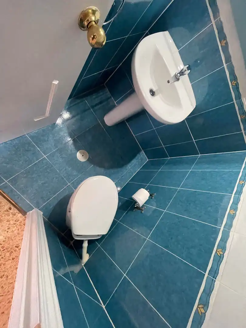 Badezimmer von Wohnung zur Miete in Jaén mit Klimaanlage, Heizung und Parkett