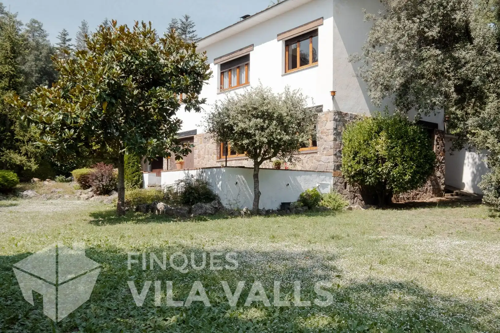 Vista exterior de Casa o xalet en venda en Sant Quirze Safaja amb Jardí privat