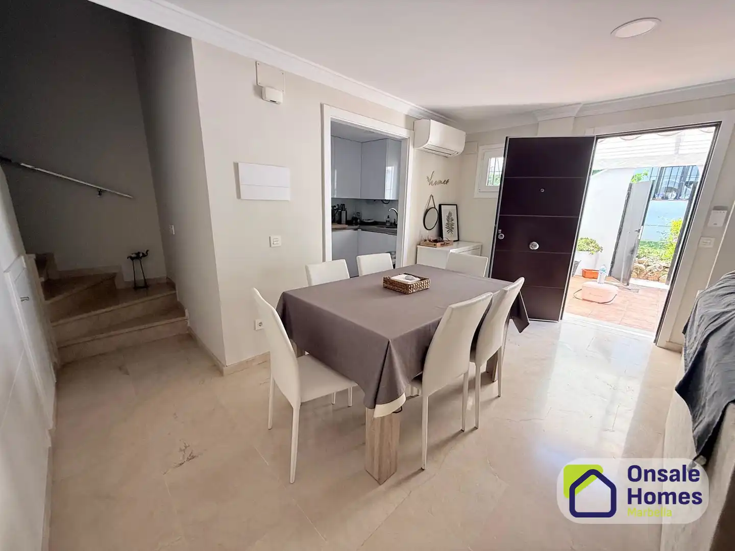 Comedor de Casa adosada de alquiler con opción a compra en Marbella con Terraza, Amueblado y Piscina comunitaria