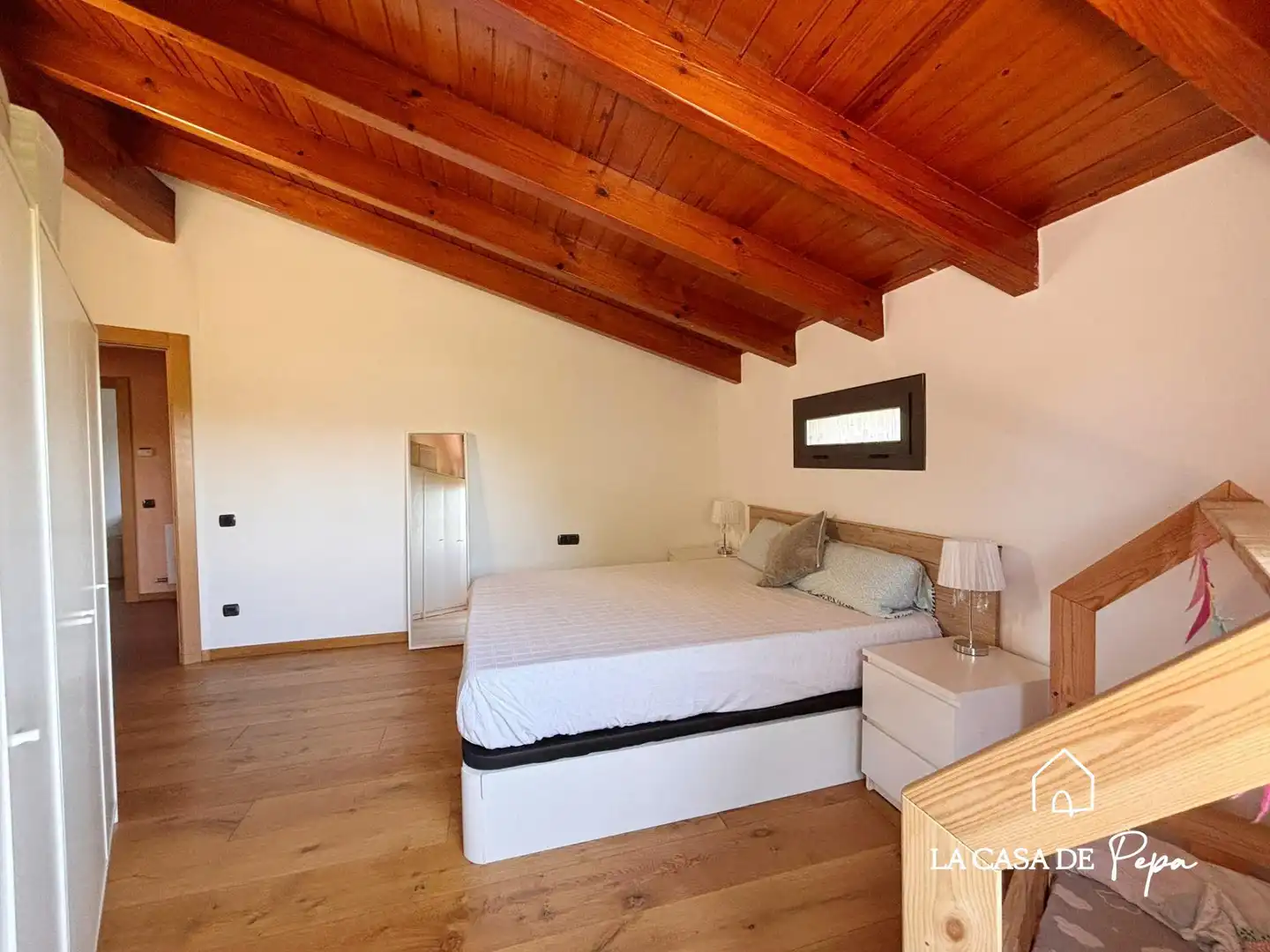 Schlafzimmer von Haus oder Chalet zum Verkauf in Begues mit Heizung und Schwimmbad