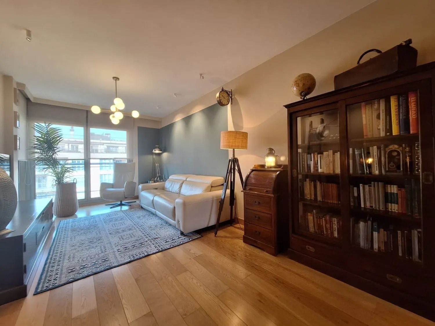 Sala d'estar de Pis en venda en Donostia - San Sebastián  amb Calefacció i Terrassa