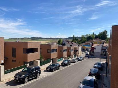 Vista exterior de Casa adosada en venda en Zaratán amb Terrassa