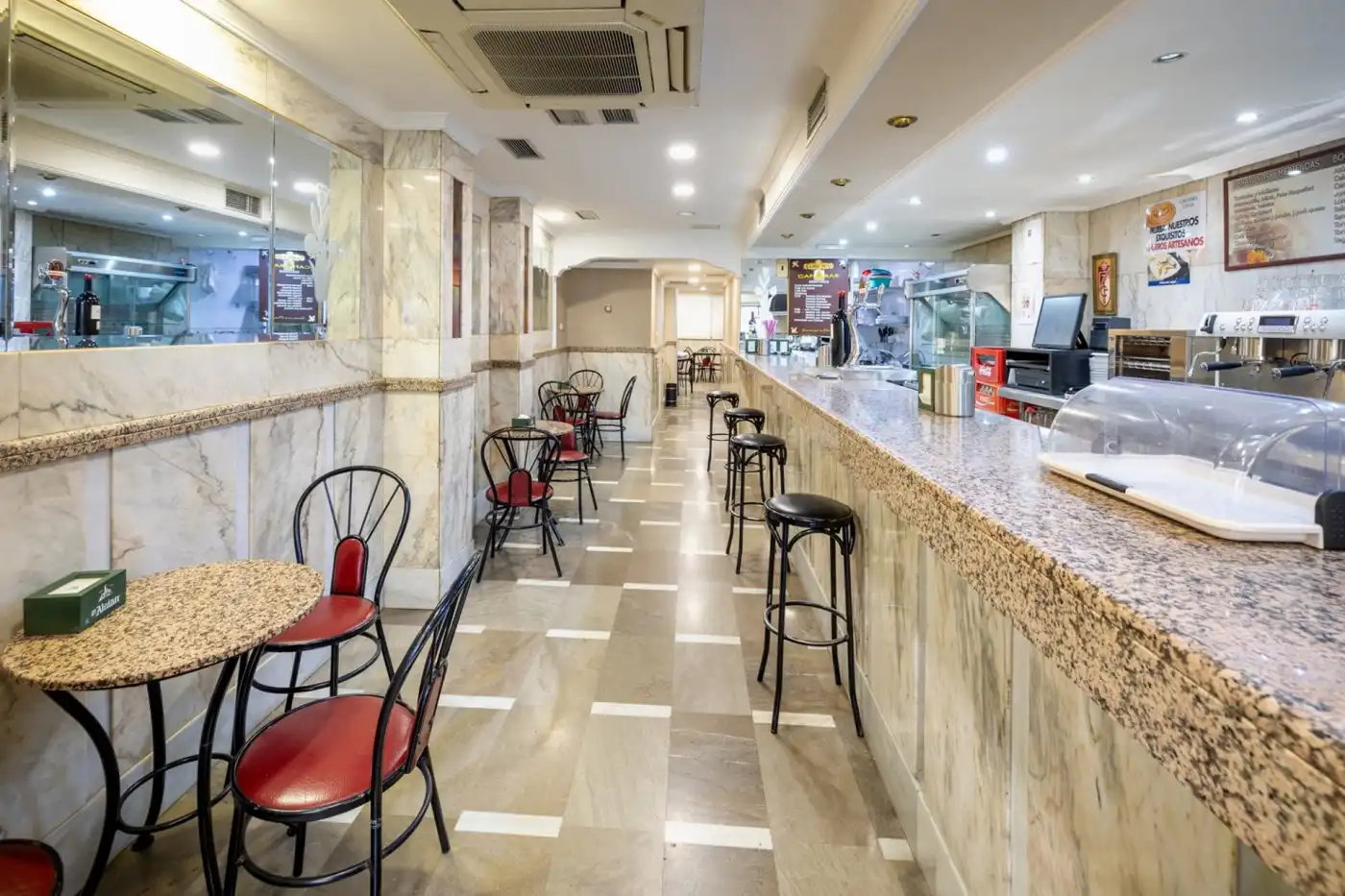 Local en venta en Granada con Aire acondicionado y Amueblado