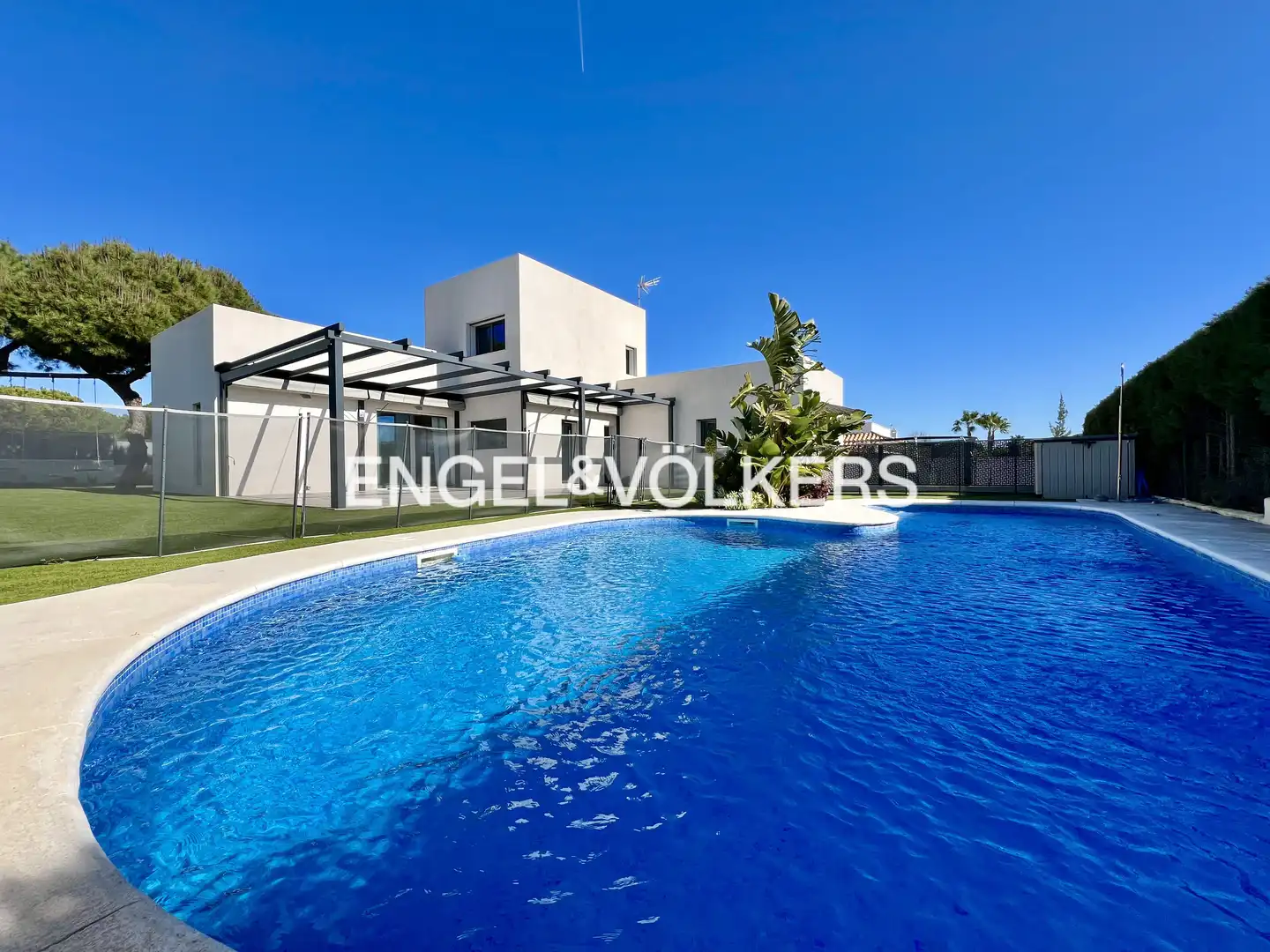 Swimming pool of Houses for sale in El Portil  with Air Conditioner, Heating and Private garden