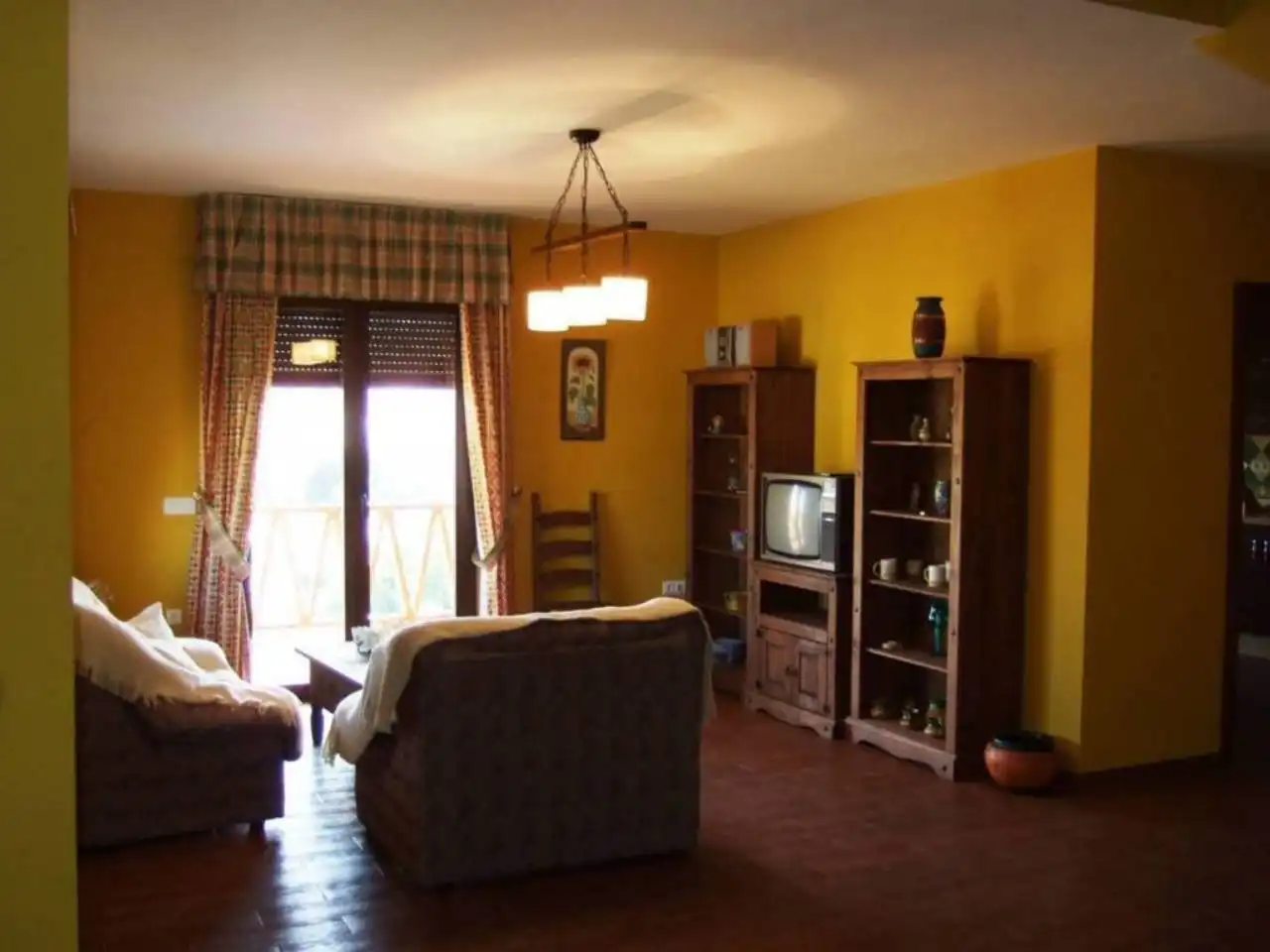 Sala d'estar de Casa o xalet en venda en Castillo de Locubín amb Calefacció, Terrassa i Moblat