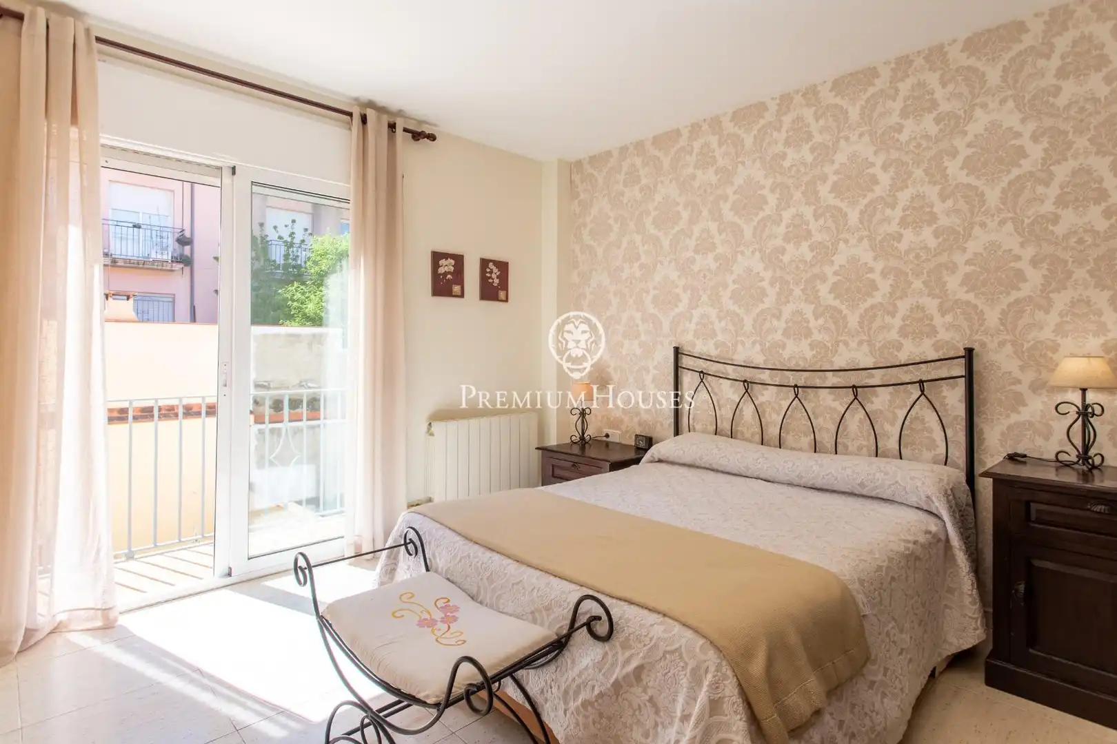 Habitación de Casa adosada en venta en Argentona con Calefacción y Terraza